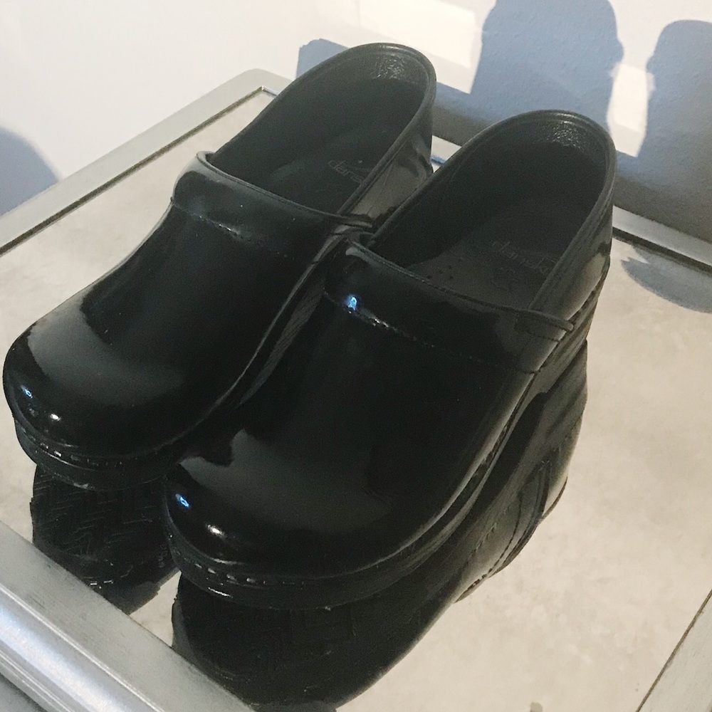 Dansko clogs Black patent leather sz euro 40